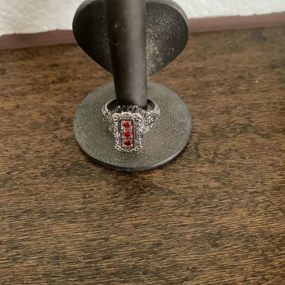 Beautiful Vintage Silver Ring‎ With 3 Red Stones Size 6